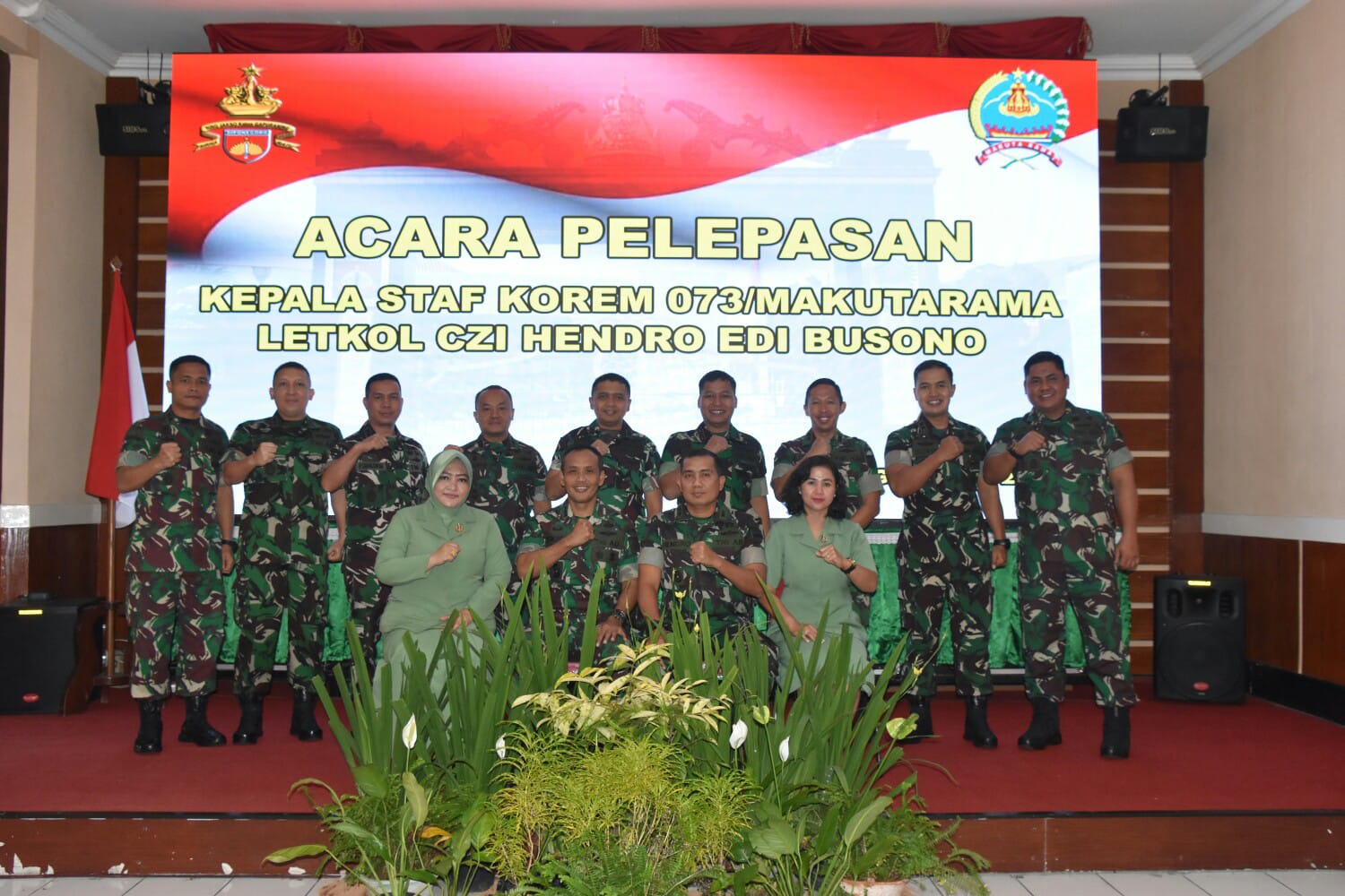 Danrem 073/Makutarama melepas Kepala Staf Korem 073/Makutarama Letkol Czi Hendro Edi Busono